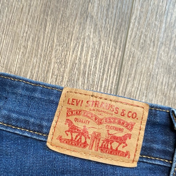 Levi’s high waisted jeans - Picture 3 of 7